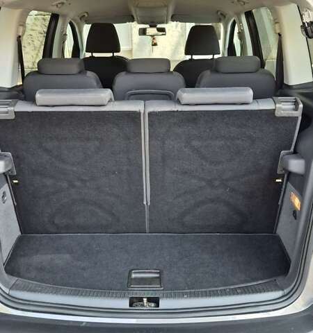 Серый Фольксваген Туран, объемом двигателя 1.39 л и пробегом 172 тыс. км за 9200 $, фото 9 на Automoto.ua