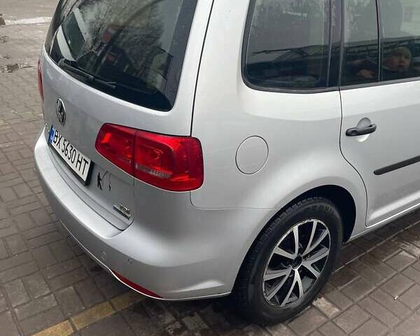 Серый Фольксваген Туран, объемом двигателя 1.6 л и пробегом 318 тыс. км за 8500 $, фото 6 на Automoto.ua