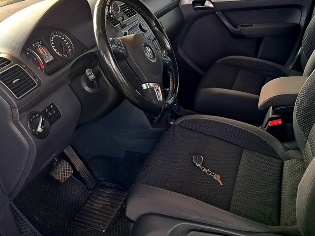 Серый Фольксваген Туран, объемом двигателя 1.6 л и пробегом 268 тыс. км за 10200 $, фото 6 на Automoto.ua