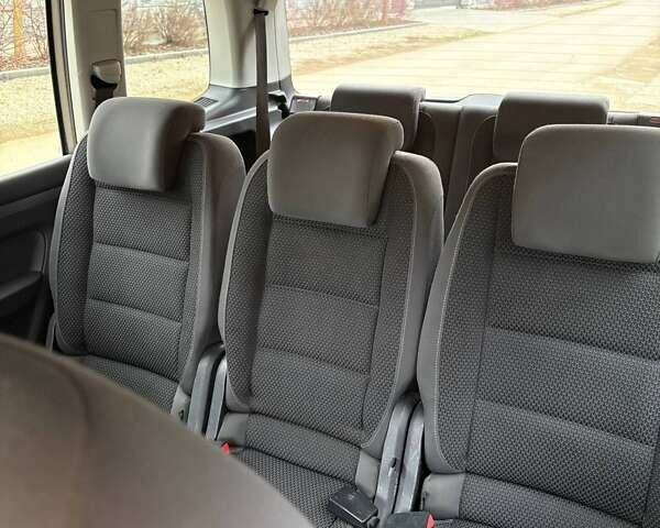 Сірий Фольксваген Туран, об'ємом двигуна 1.6 л та пробігом 245 тис. км за 9500 $, фото 15 на Automoto.ua