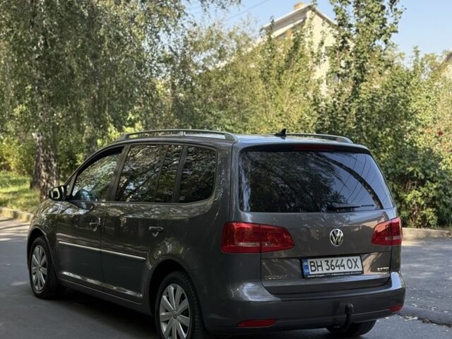 Сірий Фольксваген Туран, об'ємом двигуна 2 л та пробігом 245 тис. км за 11800 $, фото 4 на Automoto.ua