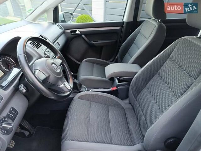 Серый Фольксваген Туран, объемом двигателя 1.6 л и пробегом 215 тыс. км за 10900 $, фото 21 на Automoto.ua