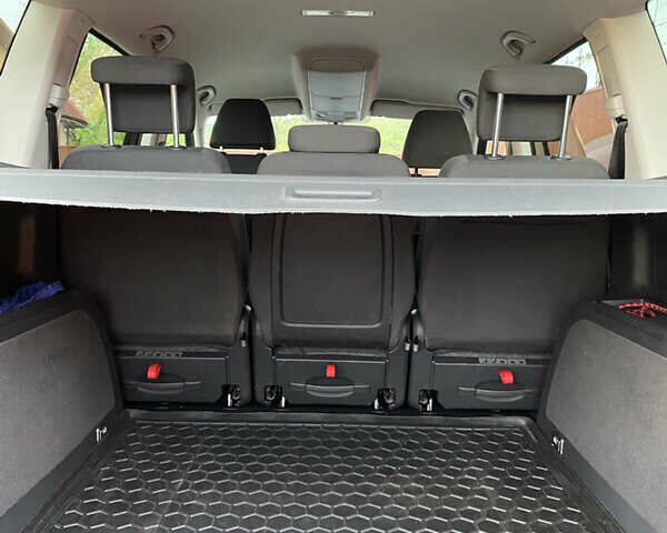 Серый Фольксваген Туран, объемом двигателя 1.6 л и пробегом 229 тыс. км за 11600 $, фото 8 на Automoto.ua