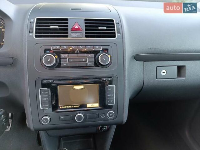 Серый Фольксваген Туран, объемом двигателя 1.6 л и пробегом 215 тыс. км за 10900 $, фото 26 на Automoto.ua