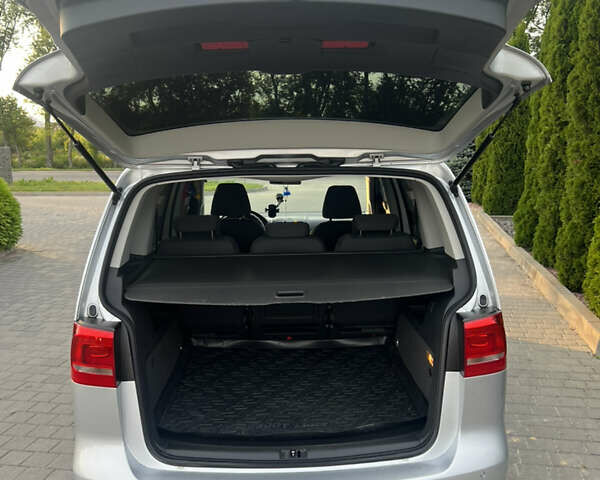 Серый Фольксваген Туран, объемом двигателя 1.6 л и пробегом 262 тыс. км за 8800 $, фото 13 на Automoto.ua