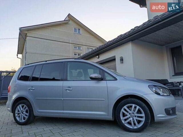 Серый Фольксваген Туран, объемом двигателя 1.6 л и пробегом 215 тыс. км за 10900 $, фото 1 на Automoto.ua