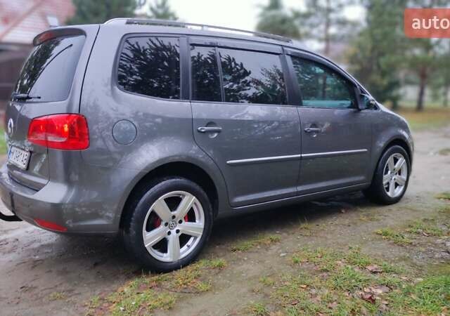 Серый Фольксваген Туран, объемом двигателя 1.6 л и пробегом 302 тыс. км за 10550 $, фото 5 на Automoto.ua