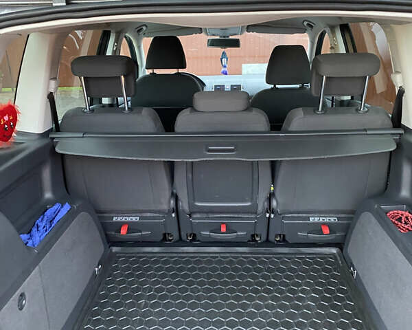 Серый Фольксваген Туран, объемом двигателя 1.6 л и пробегом 229 тыс. км за 11600 $, фото 7 на Automoto.ua