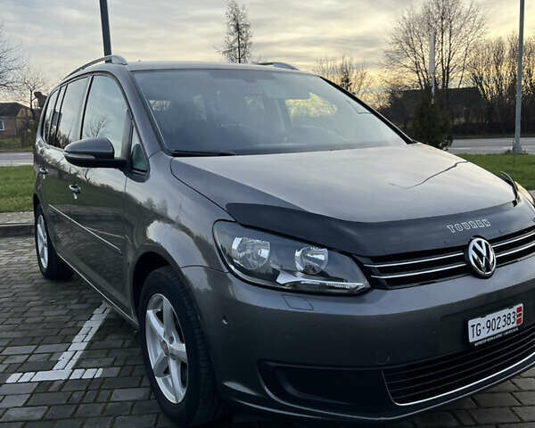 Серый Фольксваген Туран, объемом двигателя 1.39 л и пробегом 208 тыс. км за 8890 $, фото 1 на Automoto.ua