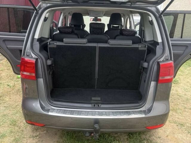 Серый Фольксваген Туран, объемом двигателя 1.6 л и пробегом 284 тыс. км за 10250 $, фото 5 на Automoto.ua