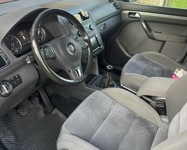 Сірий Фольксваген Туран, об'ємом двигуна 1.97 л та пробігом 209 тис. км за 12200 $, фото 11 на Automoto.ua