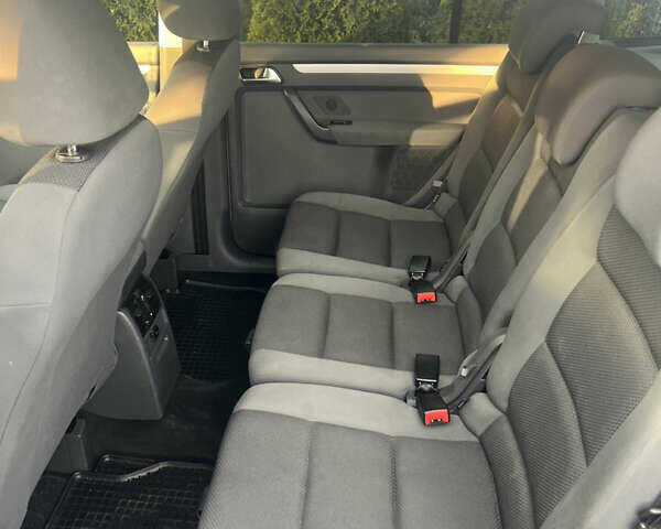 Серый Фольксваген Туран, объемом двигателя 1.6 л и пробегом 262 тыс. км за 8800 $, фото 12 на Automoto.ua