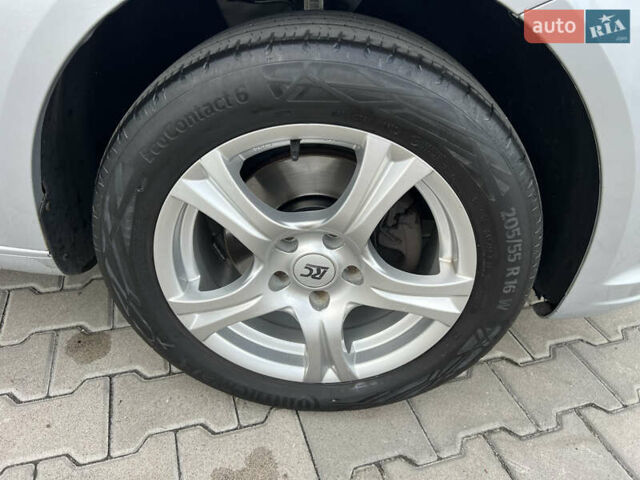 Серый Фольксваген Туран, объемом двигателя 1.4 л и пробегом 223 тыс. км за 7850 $, фото 8 на Automoto.ua