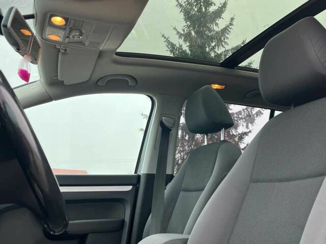 Серый Фольксваген Туран, объемом двигателя 1.6 л и пробегом 244 тыс. км за 9999 $, фото 20 на Automoto.ua