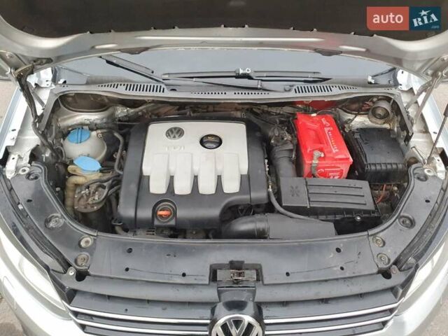 Серый Фольксваген Туран, объемом двигателя 1.97 л и пробегом 300 тыс. км за 10999 $, фото 17 на Automoto.ua