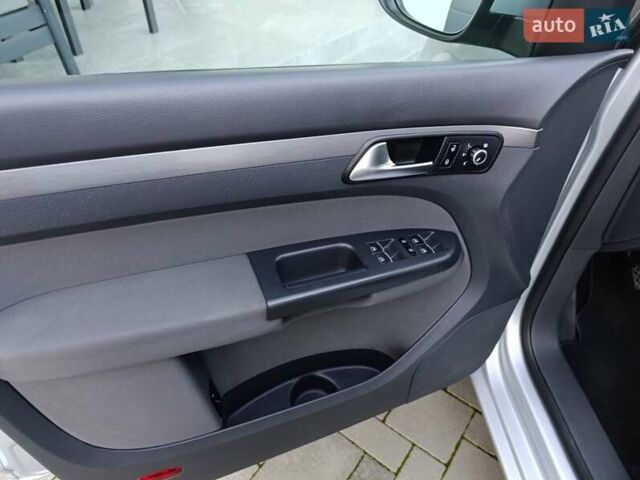 Серый Фольксваген Туран, объемом двигателя 1.6 л и пробегом 215 тыс. км за 10900 $, фото 22 на Automoto.ua