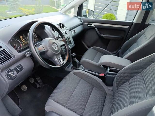 Серый Фольксваген Туран, объемом двигателя 1.6 л и пробегом 215 тыс. км за 10900 $, фото 18 на Automoto.ua