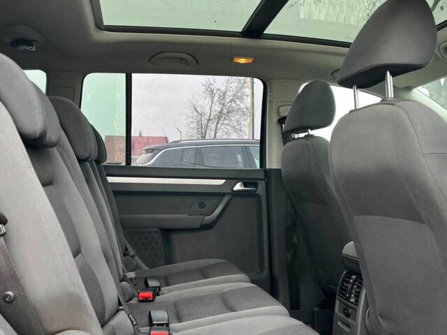 Серый Фольксваген Туран, объемом двигателя 1.6 л и пробегом 244 тыс. км за 9999 $, фото 23 на Automoto.ua