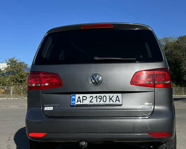 Серый Фольксваген Туран, объемом двигателя 1.6 л и пробегом 301 тыс. км за 9000 $, фото 2 на Automoto.ua