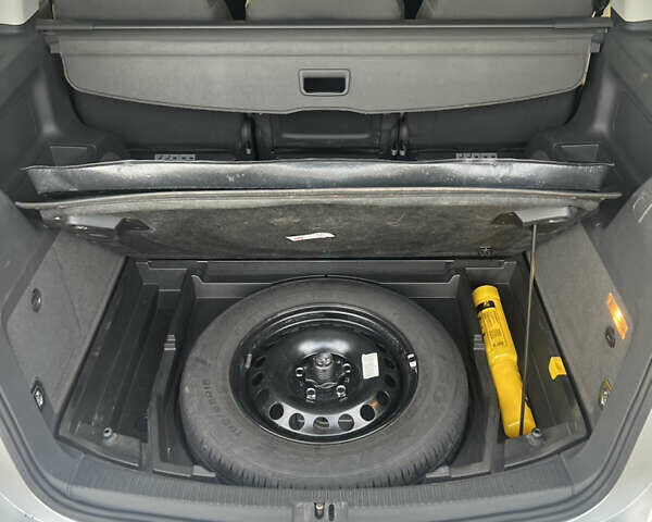 Серый Фольксваген Туран, объемом двигателя 1.6 л и пробегом 262 тыс. км за 8800 $, фото 14 на Automoto.ua