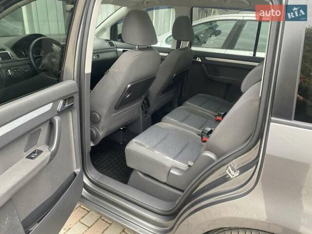 Серый Фольксваген Туран, объемом двигателя 1.6 л и пробегом 254 тыс. км за 10200 $, фото 32 на Automoto.ua