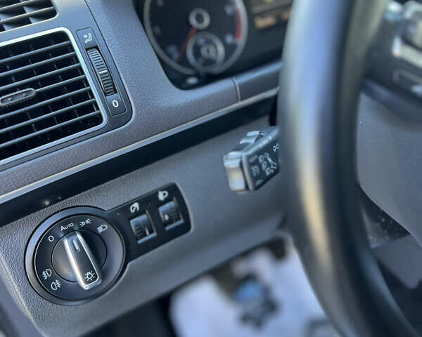 Серый Фольксваген Туран, объемом двигателя 2 л и пробегом 252 тыс. км за 11750 $, фото 37 на Automoto.ua