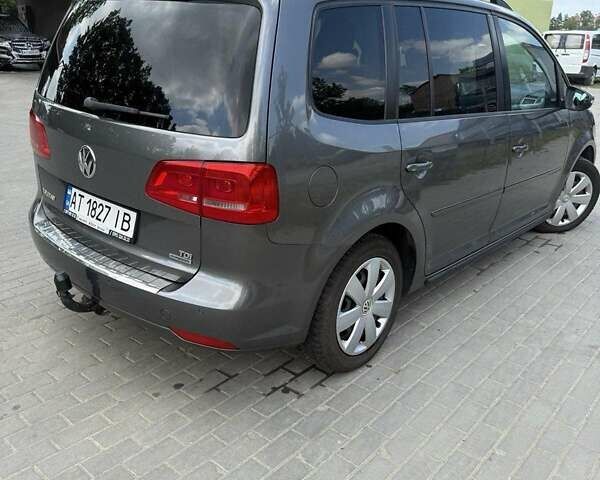 Сірий Фольксваген Туран, об'ємом двигуна 1.6 л та пробігом 284 тис. км за 10000 $, фото 3 на Automoto.ua