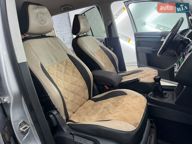 Серый Фольксваген Туран, объемом двигателя 1.4 л и пробегом 308 тыс. км за 6150 $, фото 19 на Automoto.ua