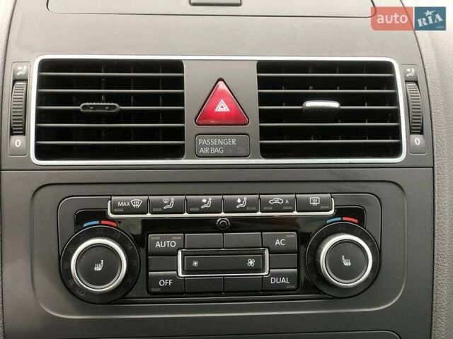 Серый Фольксваген Туран, объемом двигателя 1.4 л и пробегом 220 тыс. км за 10500 $, фото 44 на Automoto.ua