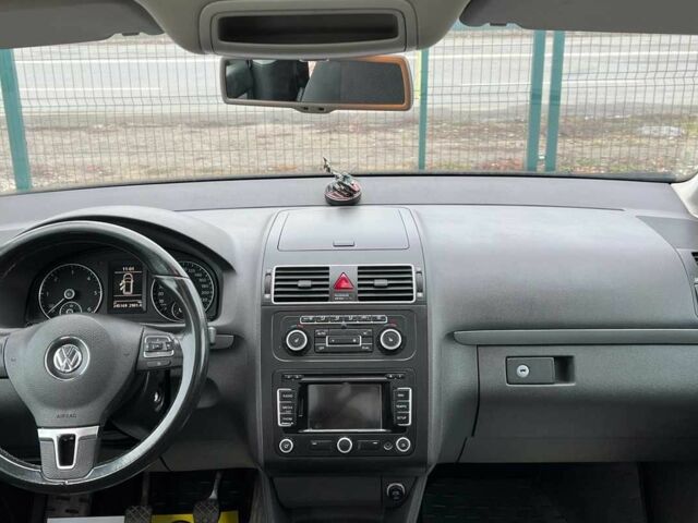 Серый Фольксваген Туран, объемом двигателя 1.6 л и пробегом 244 тыс. км за 9999 $, фото 10 на Automoto.ua