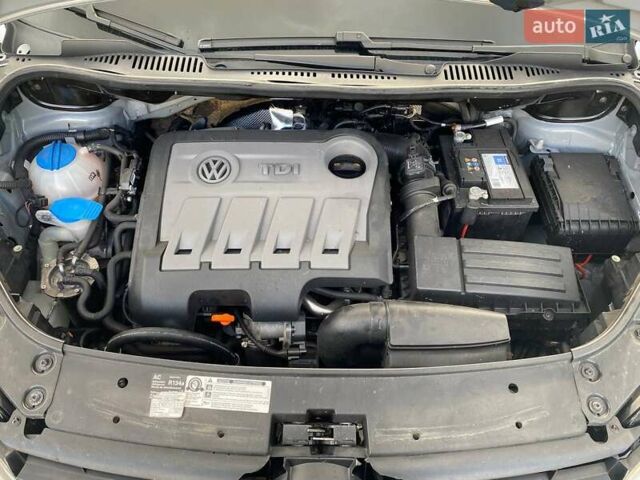 Серый Фольксваген Туран, объемом двигателя 1.6 л и пробегом 250 тыс. км за 10750 $, фото 1 на Automoto.ua