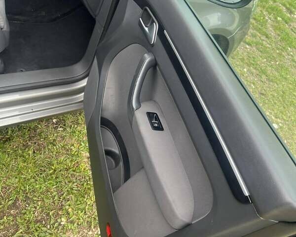 Серый Фольксваген Туран, объемом двигателя 1.6 л и пробегом 295 тыс. км за 9999 $, фото 30 на Automoto.ua