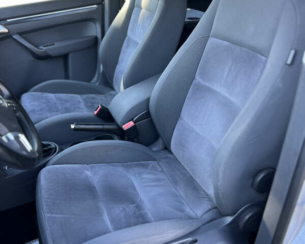 Серый Фольксваген Туран, объемом двигателя 2 л и пробегом 252 тыс. км за 11750 $, фото 39 на Automoto.ua