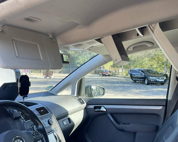 Серый Фольксваген Туран, объемом двигателя 1.6 л и пробегом 301 тыс. км за 9000 $, фото 9 на Automoto.ua