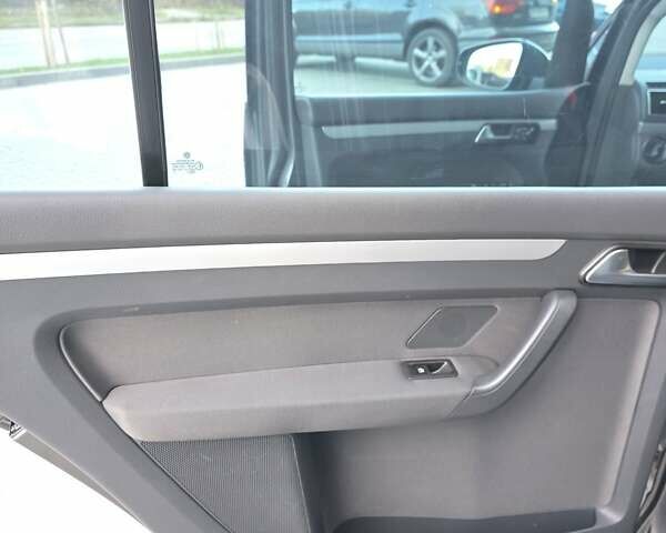 Серый Фольксваген Туран, объемом двигателя 1.6 л и пробегом 233 тыс. км за 8800 $, фото 21 на Automoto.ua