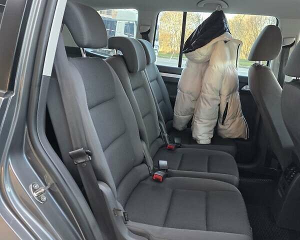 Серый Фольксваген Туран, объемом двигателя 1.6 л и пробегом 233 тыс. км за 8800 $, фото 26 на Automoto.ua