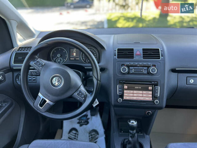 Серый Фольксваген Туран, объемом двигателя 2 л и пробегом 252 тыс. км за 11750 $, фото 30 на Automoto.ua