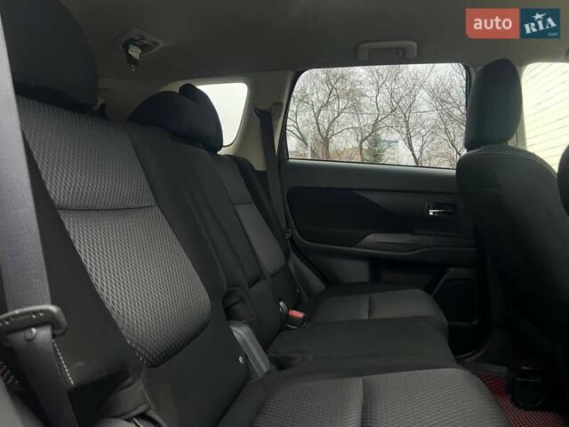 Серый Фольксваген Туран, объемом двигателя 1.39 л и пробегом 224 тыс. км за 7500 $, фото 15 на Automoto.ua