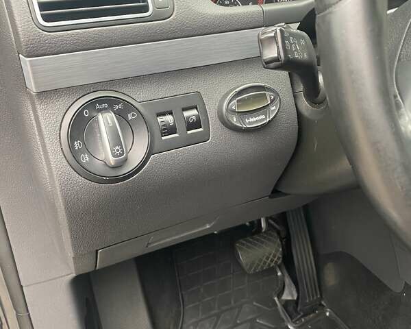 Сірий Фольксваген Туран, об'ємом двигуна 1.6 л та пробігом 254 тис. км за 10750 $, фото 37 на Automoto.ua