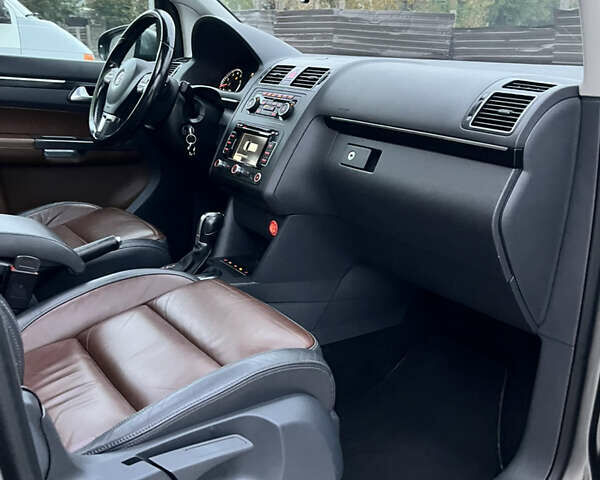 Сірий Фольксваген Туран, об'ємом двигуна 1.4 л та пробігом 199 тис. км за 9900 $, фото 44 на Automoto.ua