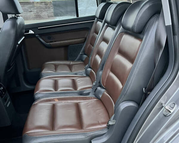 Сірий Фольксваген Туран, об'ємом двигуна 1.4 л та пробігом 199 тис. км за 9900 $, фото 31 на Automoto.ua