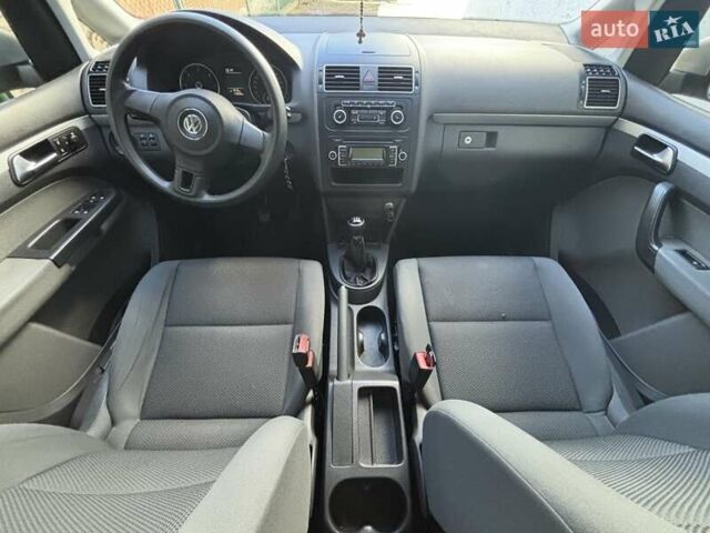 Серый Фольксваген Туран, объемом двигателя 1.6 л и пробегом 172 тыс. км за 11800 $, фото 11 на Automoto.ua