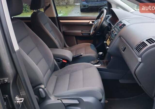 Серый Фольксваген Туран, объемом двигателя 1.6 л и пробегом 302 тыс. км за 10550 $, фото 16 на Automoto.ua