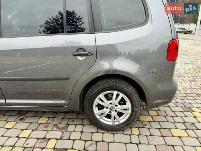 Сірий Фольксваген Туран, об'ємом двигуна 1.6 л та пробігом 244 тис. км за 10550 $, фото 12 на Automoto.ua