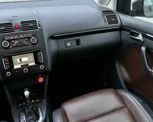 Сірий Фольксваген Туран, об'ємом двигуна 1.4 л та пробігом 199 тис. км за 9900 $, фото 35 на Automoto.ua