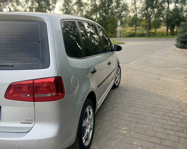 Серый Фольксваген Туран, объемом двигателя 1.6 л и пробегом 262 тыс. км за 8800 $, фото 4 на Automoto.ua