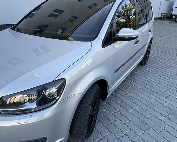 Серый Фольксваген Туран, объемом двигателя 1.6 л и пробегом 172 тыс. км за 11800 $, фото 1 на Automoto.ua