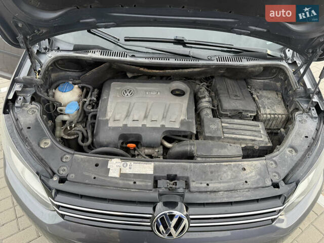 Серый Фольксваген Туран, объемом двигателя 1.6 л и пробегом 354 тыс. км за 8900 $, фото 24 на Automoto.ua