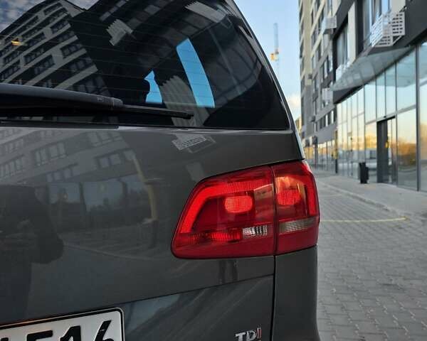 Серый Фольксваген Туран, объемом двигателя 1.6 л и пробегом 233 тыс. км за 8800 $, фото 23 на Automoto.ua