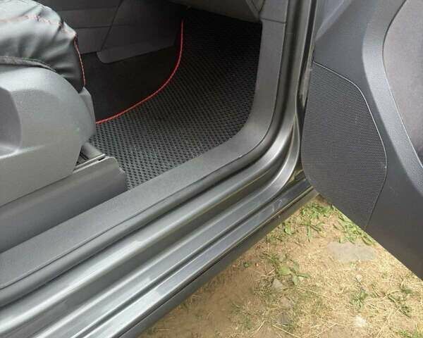 Сірий Фольксваген Туран, об'ємом двигуна 1.6 л та пробігом 284 тис. км за 10000 $, фото 12 на Automoto.ua